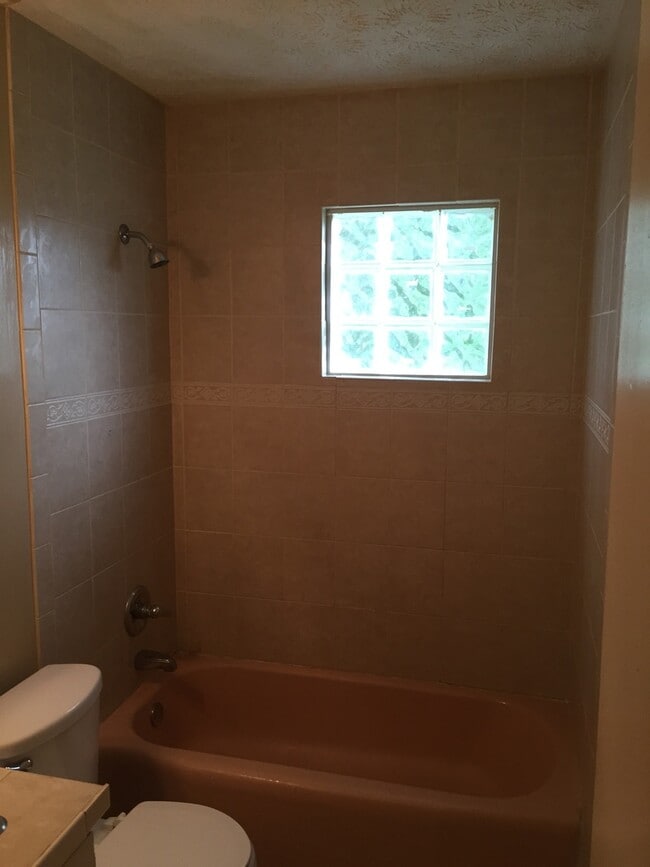 Building Photo - **AVAILABLE NOW**Total Electric East Columbus 4 bedroom/1 bathroom Home for Rent***