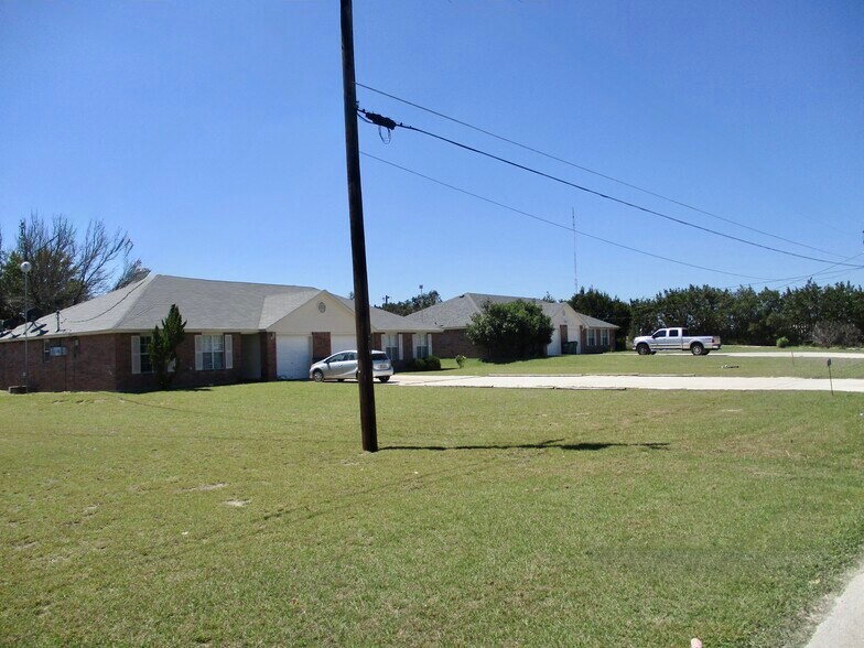 Building Photo - 165 Armadillo Ln