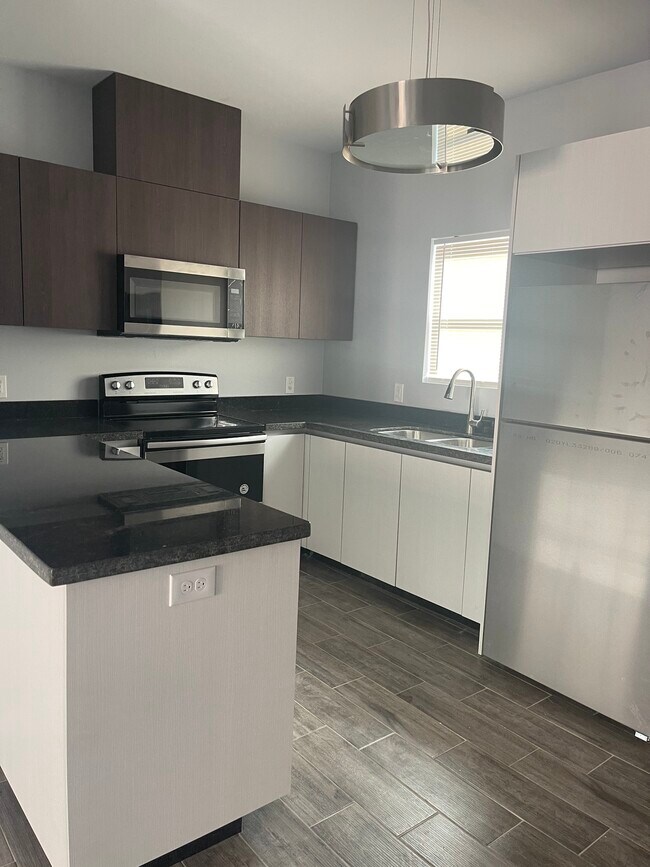 Building Photo - 3806 Valeria St