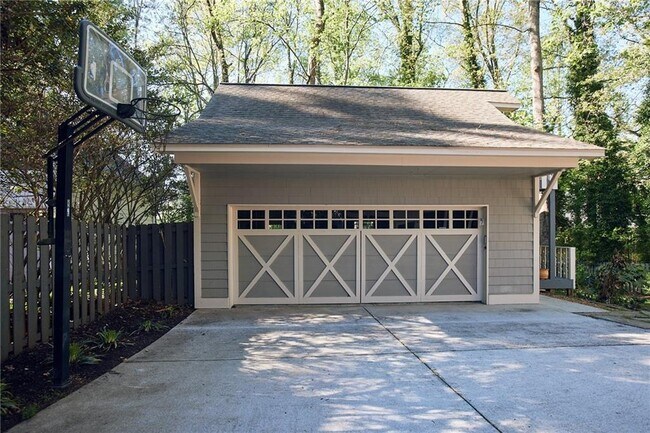 Building Photo - 1843 Butlers Ln