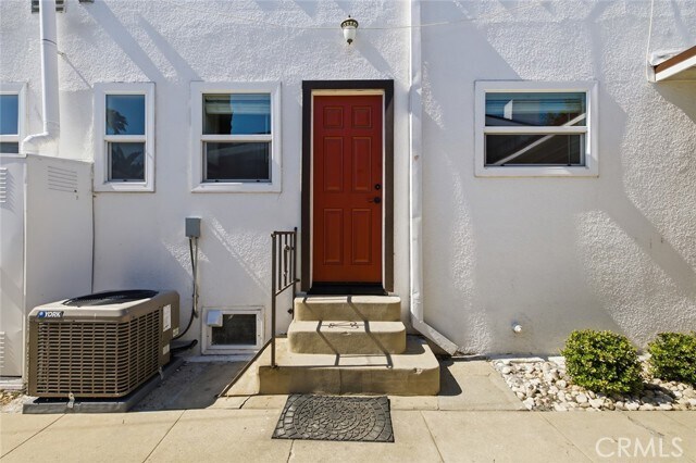 Building Photo - 4167 Denker Ave