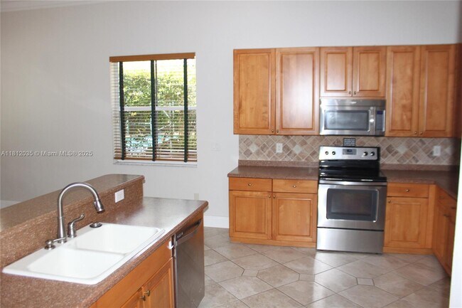 Building Photo - 1342 Crossbill Ct