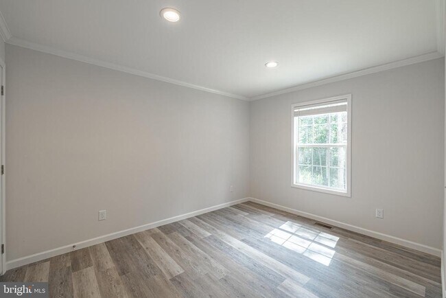 Building Photo - 307 Larkspur Rd