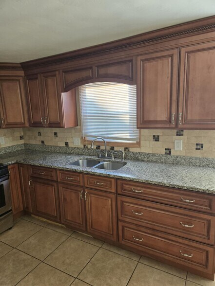 Primary Photo - 144 Osgood Ave