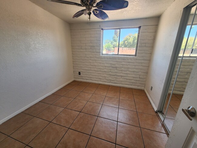 Building Photo - 6995 E Lurlene Dr