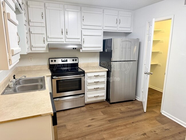 Building Photo - 470 S Jeff Davis Dr