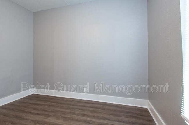 Building Photo - 623-627 S. Hydraulic - 2