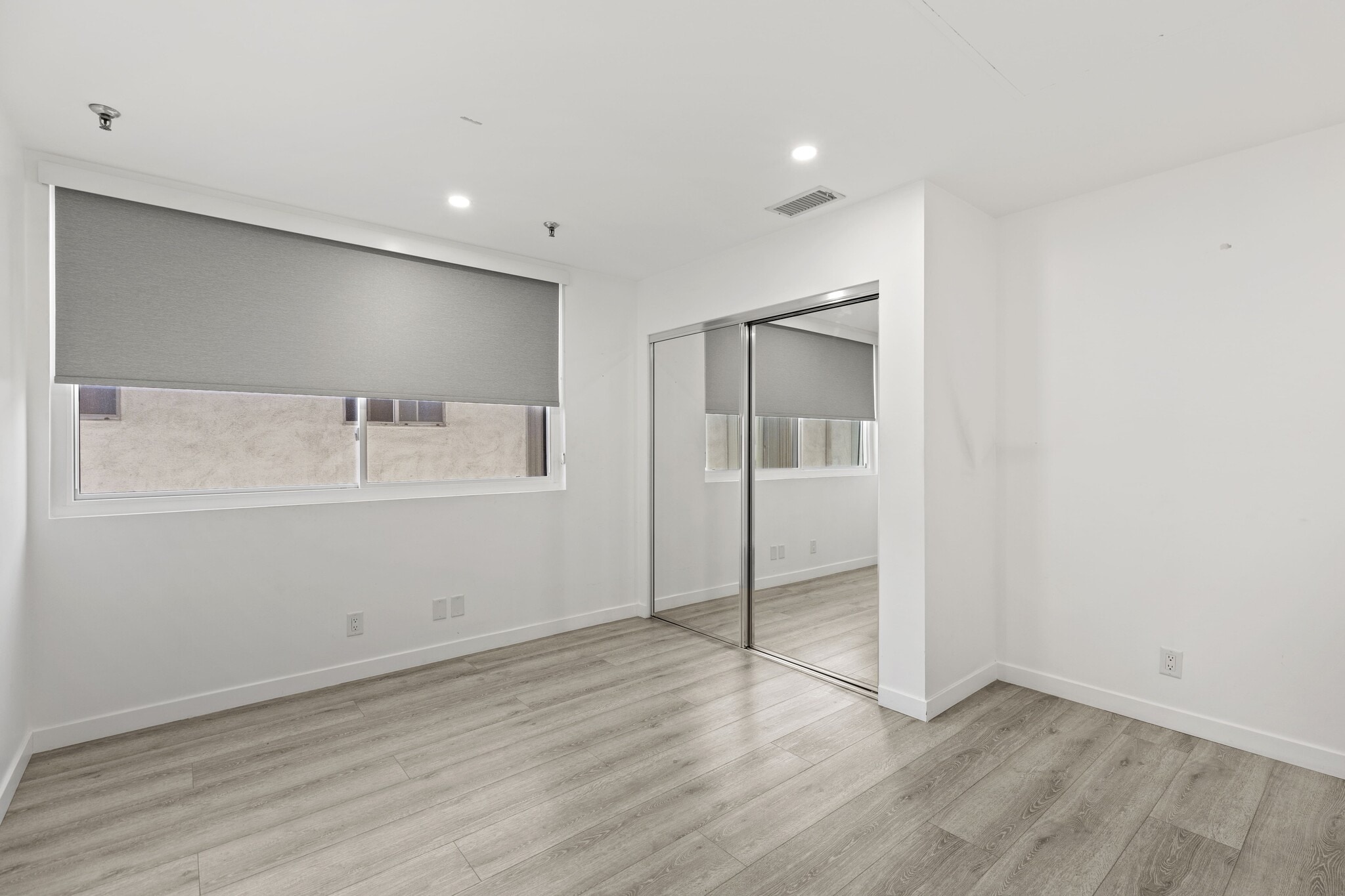 Building Photo - 1601 N Fuller Ave