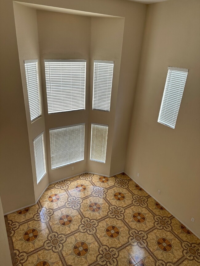 Building Photo - "Stylish and Spacious 3-Bed Home in Las Vegas with over 1500 sqft on a corner lot