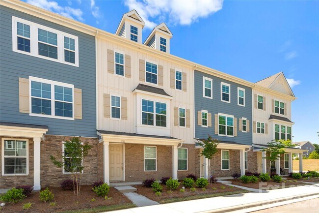 Building Photo - 7113 Brookview Ln