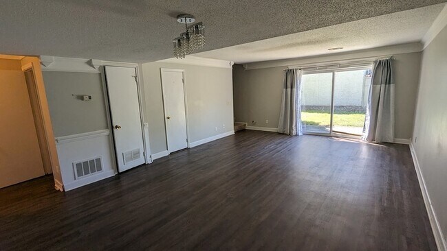 Building Photo - 901 Olmstead Dr
