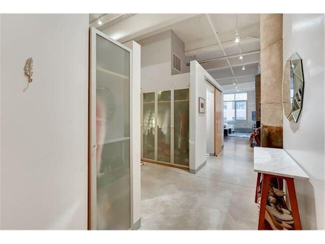 Building Photo - 700 N Washington Ave