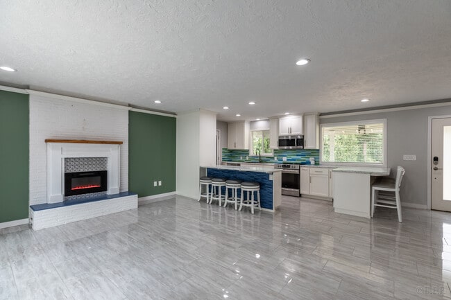Building Photo - 29889 Riverview Dr