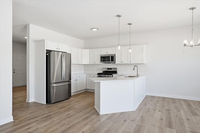 Building Photo - 330 Cattail Ct