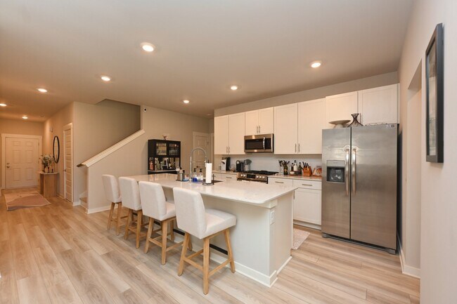 Building Photo - 449 Golden Mdw Ln