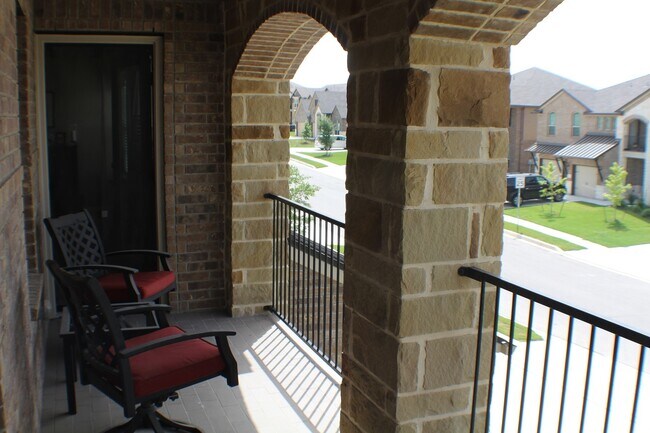 Building Photo - Beautiful spacious rental with fabulous up...