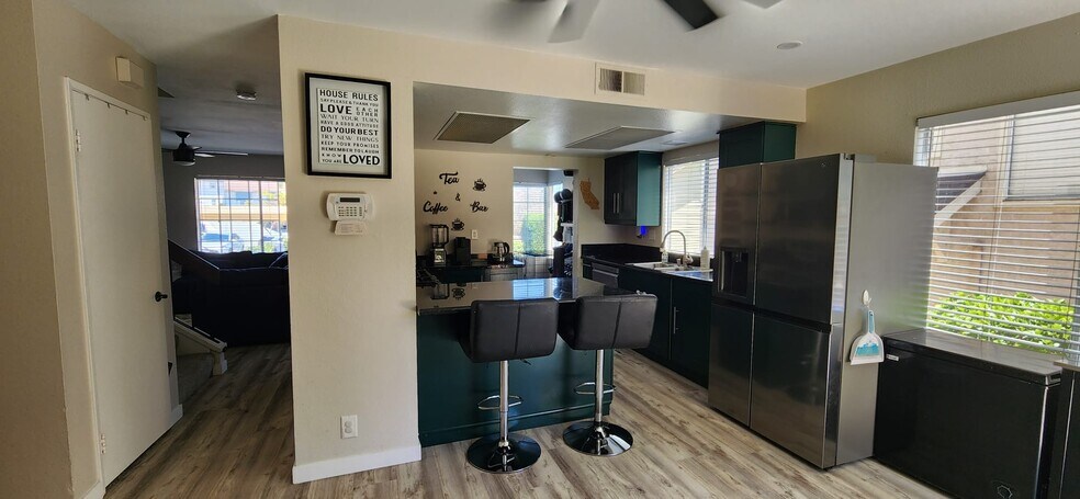 Building Photo - 2091 Manzana Way