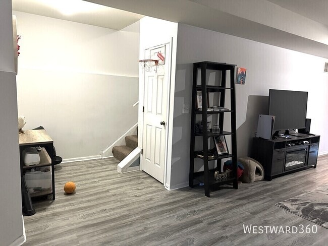 Building Photo - 3936 N Ashland Ave