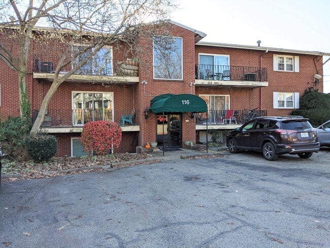 Primary Photo - 116 W 8th St