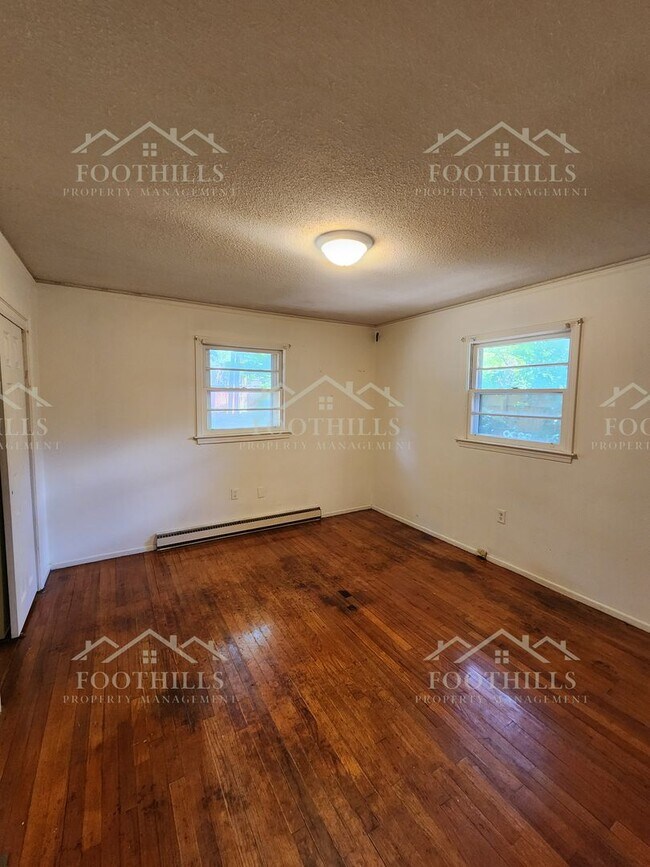 Building Photo - 418 W Fredericks St