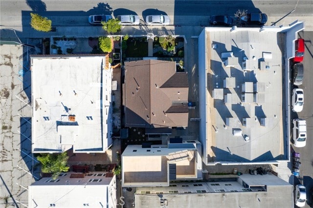 Building Photo - 2430 E 7th St