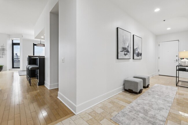 Building Photo - 1025 Maxwell Ln