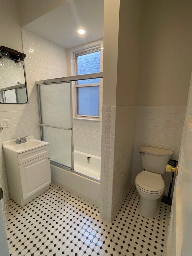 Building Photo - 27 48th St