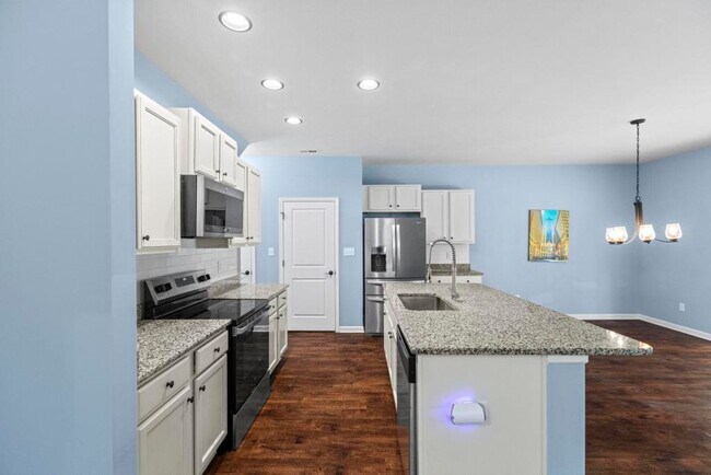 Building Photo - Coastal Living in Sneads Ferry – Open Floor Plan & Cul-de-Sac Lot