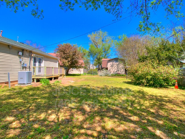 Building Photo - 122 W Marshall Dr
