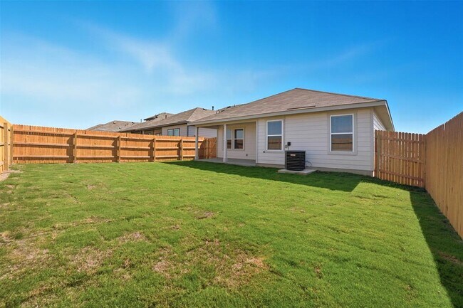 Building Photo - 445 Mustang Dr