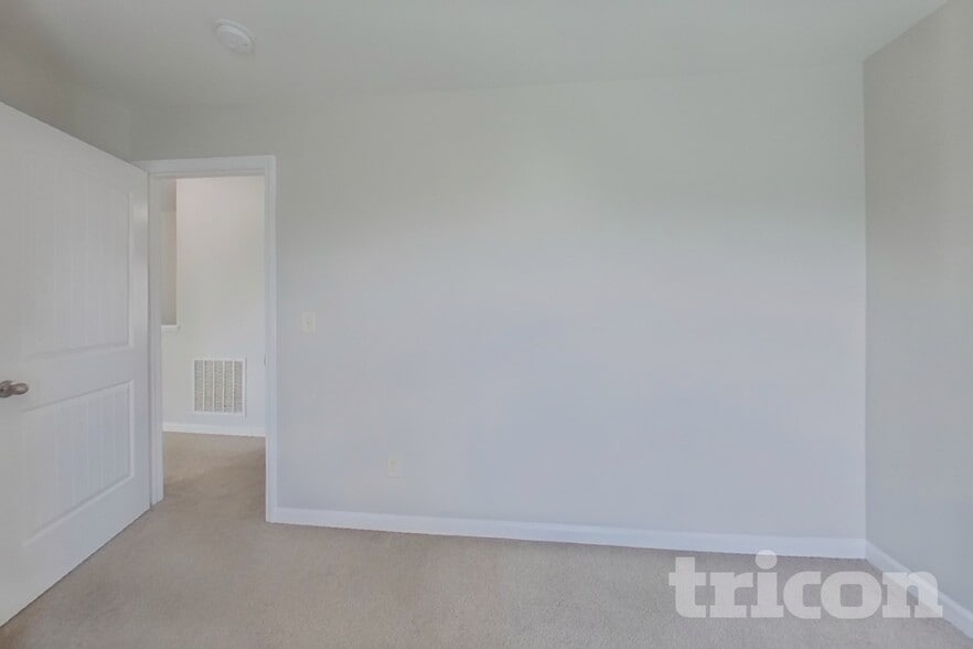 Building Photo - 438 Lake Ridge Ln