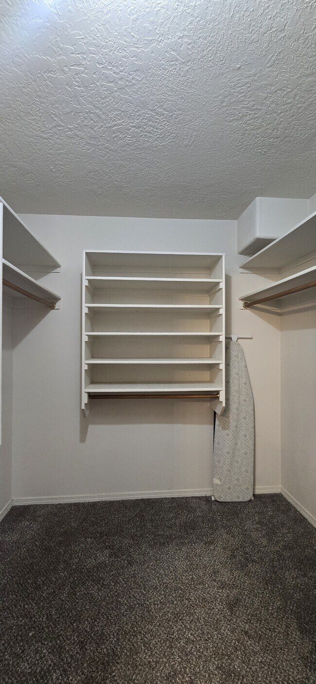Building Photo - 999 Gilmer Way