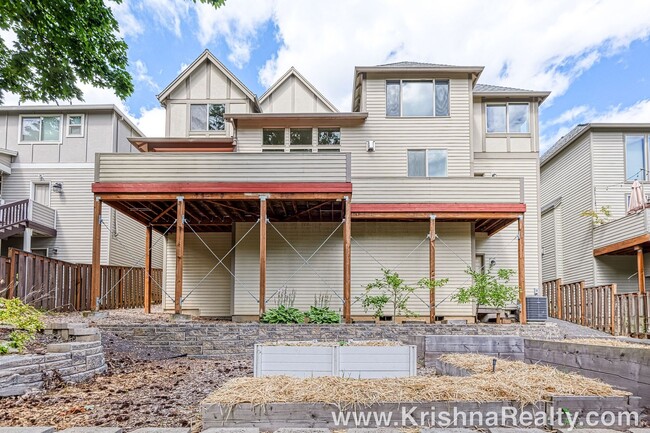 Building Photo - Gorgeous 6 BD* 3 BA* Single Family Home Located In Charming Arbor Meadows In Portland! **Minutes ...