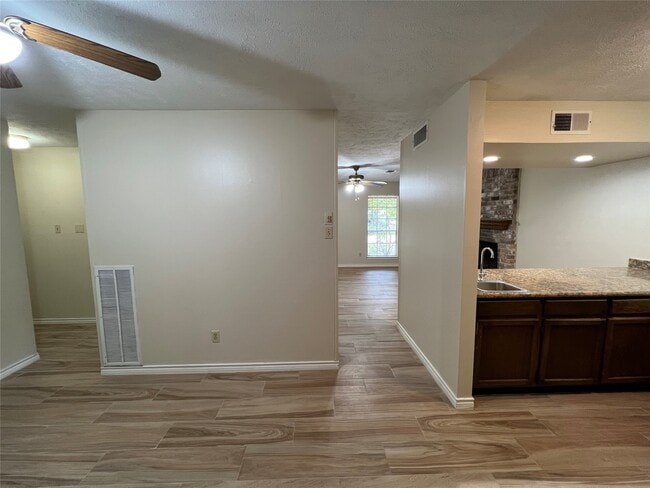 Building Photo - 11016 Meadow Rue St