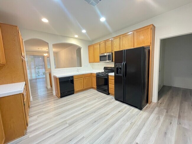 Building Photo - Carry Over Showing: This property has been...