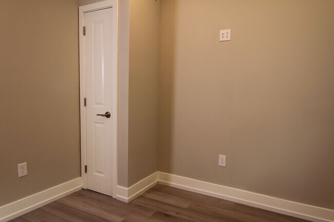 Building Photo - 1649 Pratt St