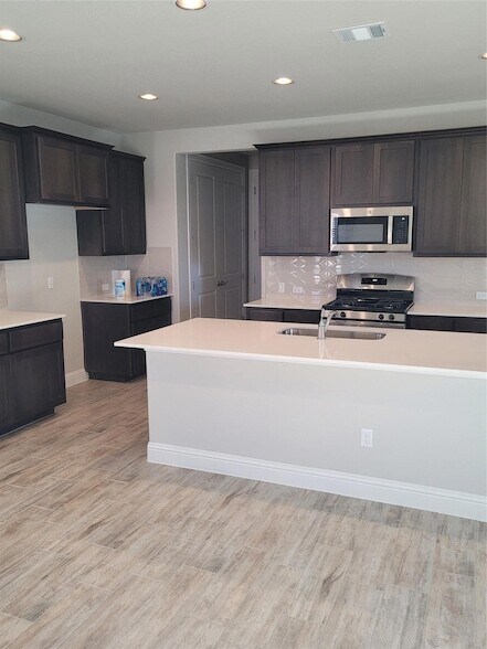 Building Photo - 120 Free Stone Dr