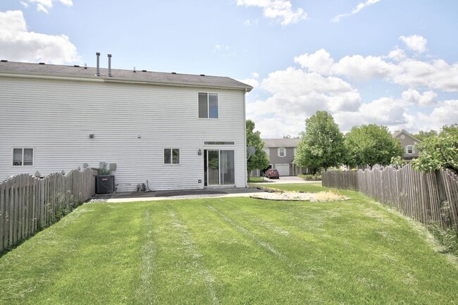 Building Photo - 14056 Danbury Dr