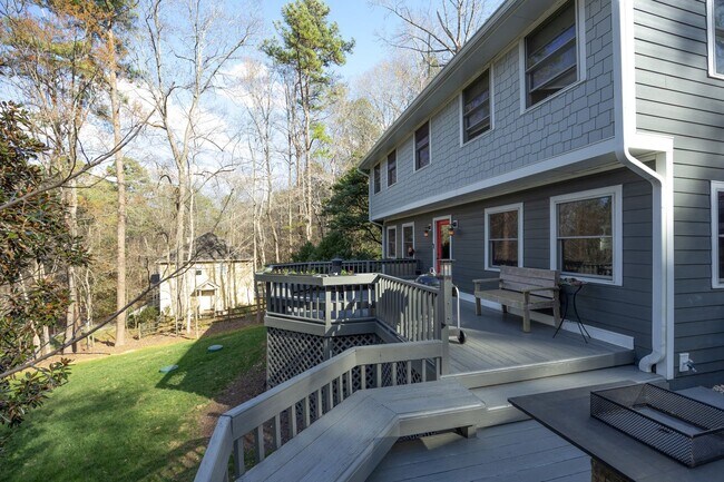 Building Photo - Beautifully renovated large home in CHCCS school district! Available mid-June!