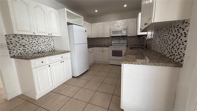 Building Photo - 3211 NW 19th Terrace