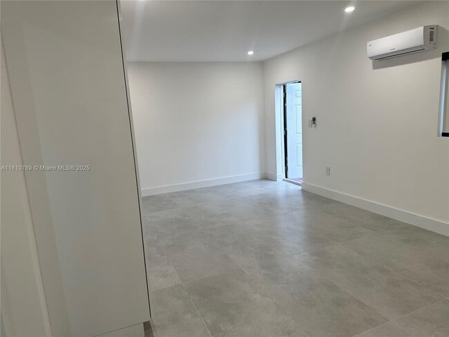 Building Photo - 10890 SW 68th Dr