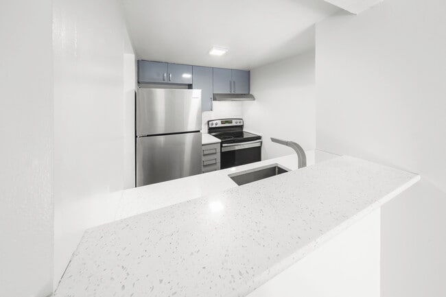 Building Photo - Luxe Tower