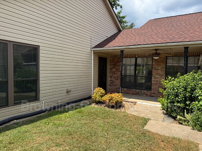 Building Photo - 801 Laurel Hill Dr