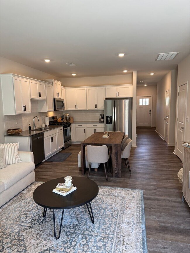 Building Photo - New Construction 3 bed 2 Bath Home in the Hamptons at Hickory! Prime Location!