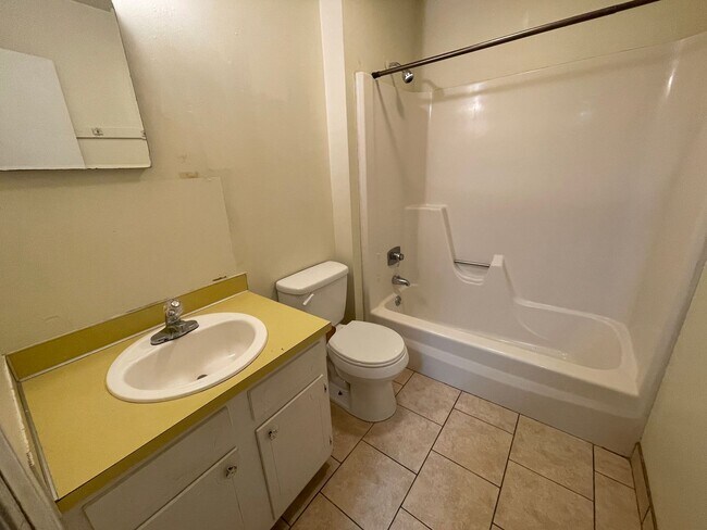 Building Photo - 2 bedroom duplex apartment for rent