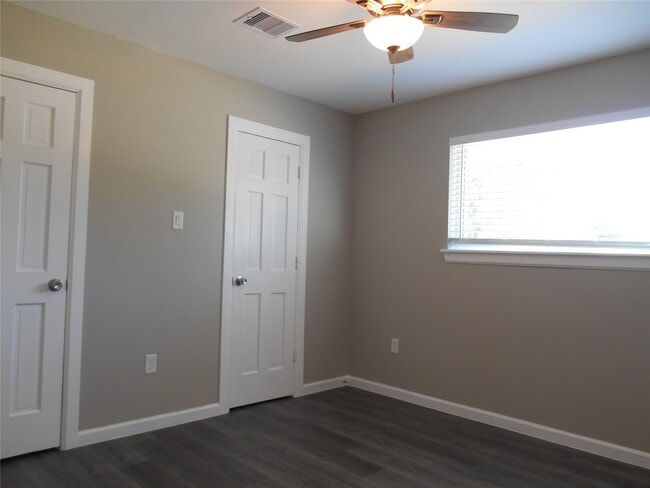 Building Photo - 1547 Greenfield Rd