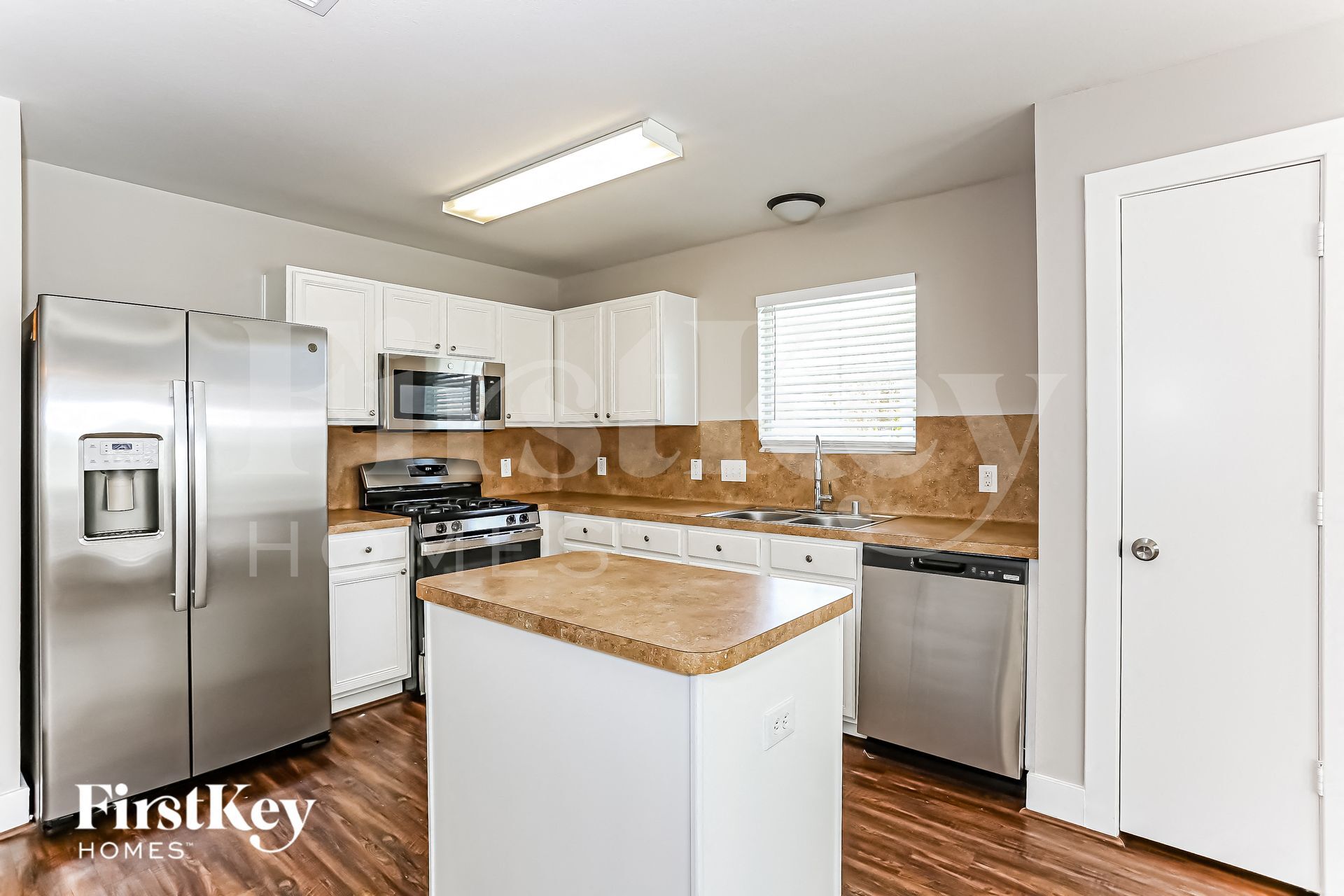 Building Photo - 20730 Settlers Lake Cir N