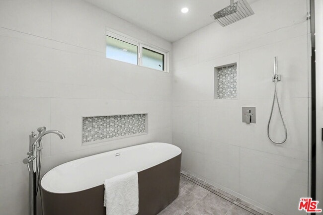 Building Photo - 2831 Overland Ave