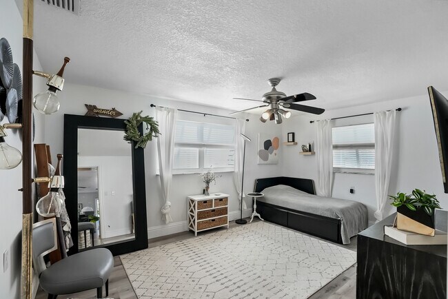 Building Photo - 1605 Treemont Ave