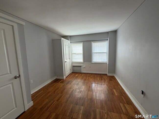 Building Photo - 230 Farmington Ave